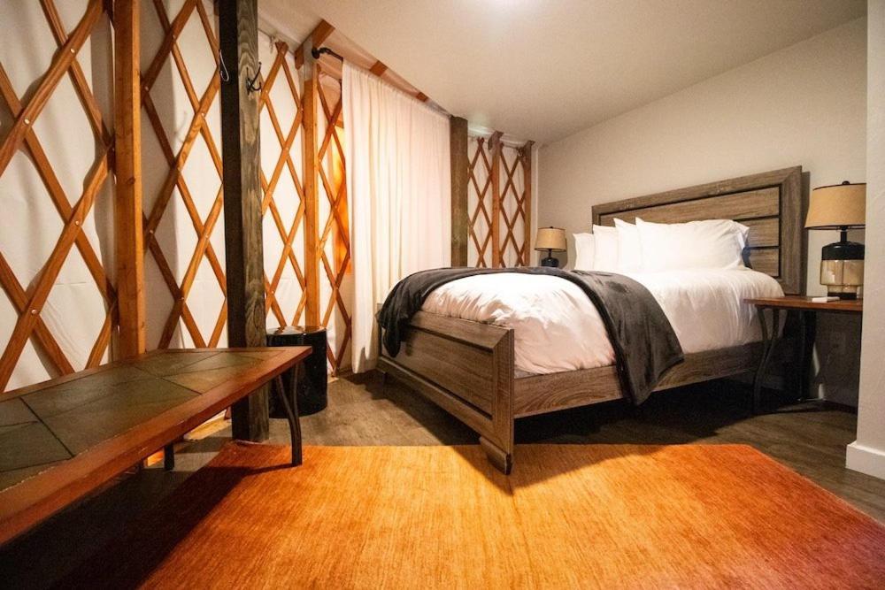 Yurts - Luxury 2*